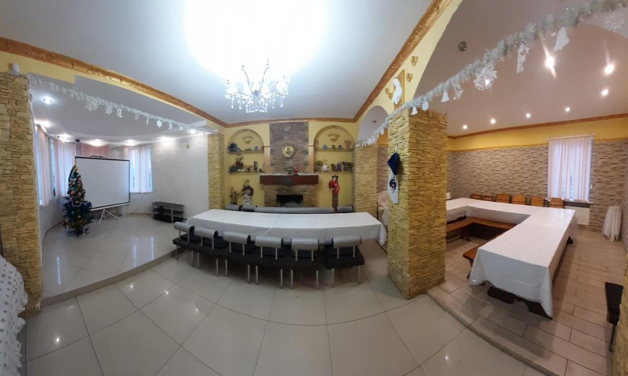 Куренiвський Двiр Kiev Eksteriør bilde